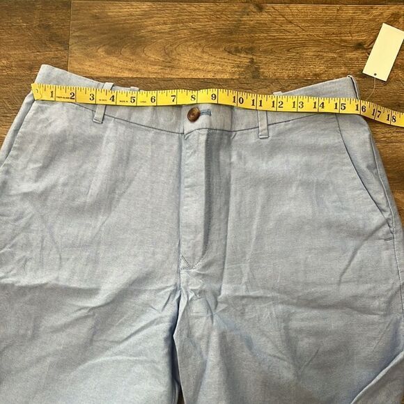 Izod flat front shorts. Size 32. Length 10.5 - Picture 4 of 4